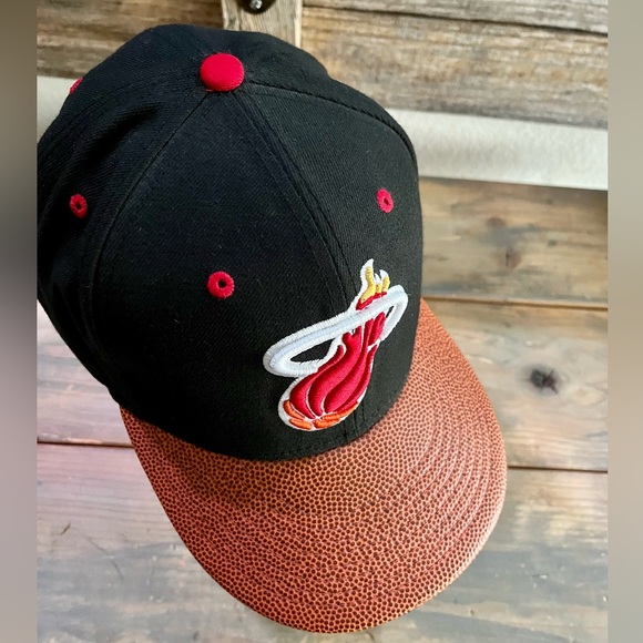 New Era Miami Heat Strap Back Hat - Picture 5 of 11